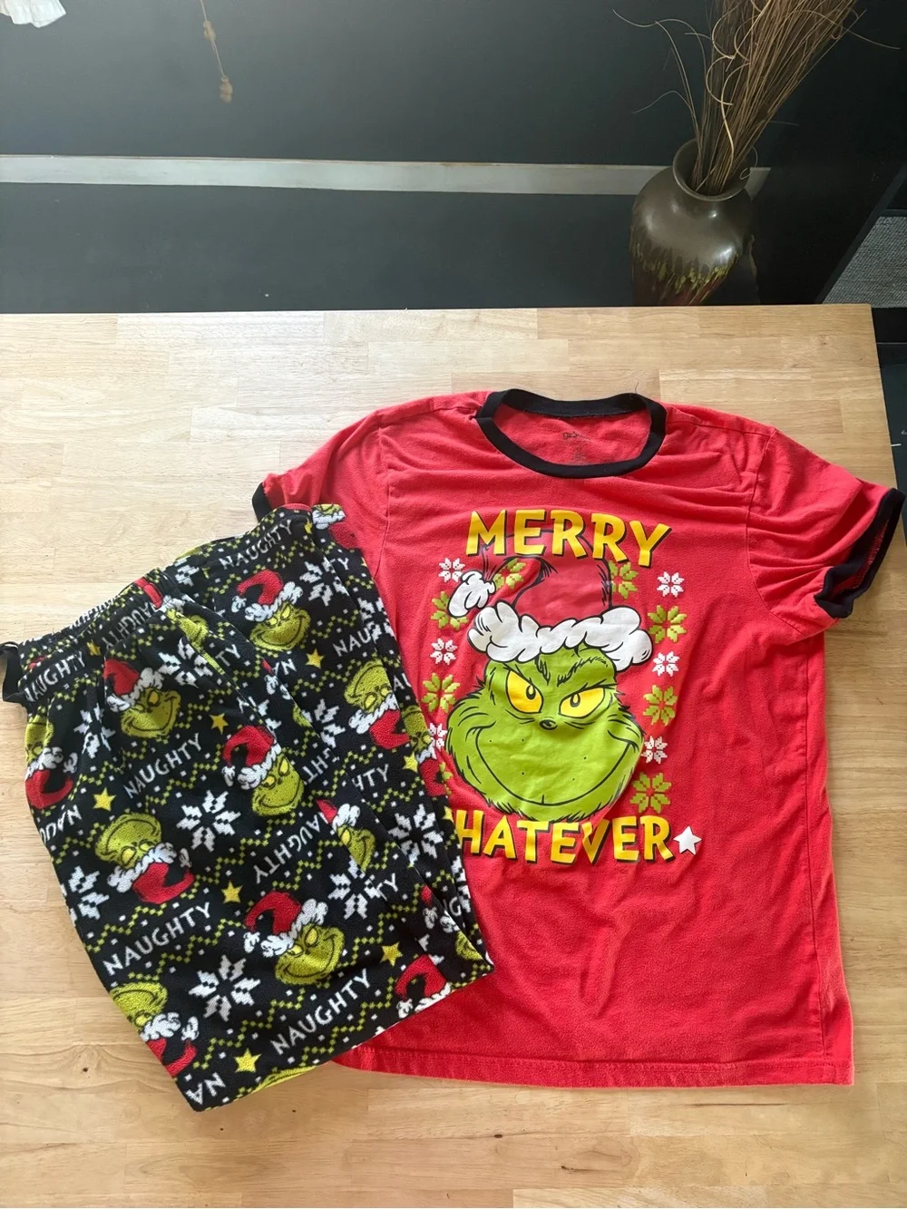 The Grinch pajamas set